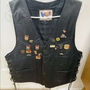 Mens black leather motorcycle vest With U.S Flag.  (Including Pins)